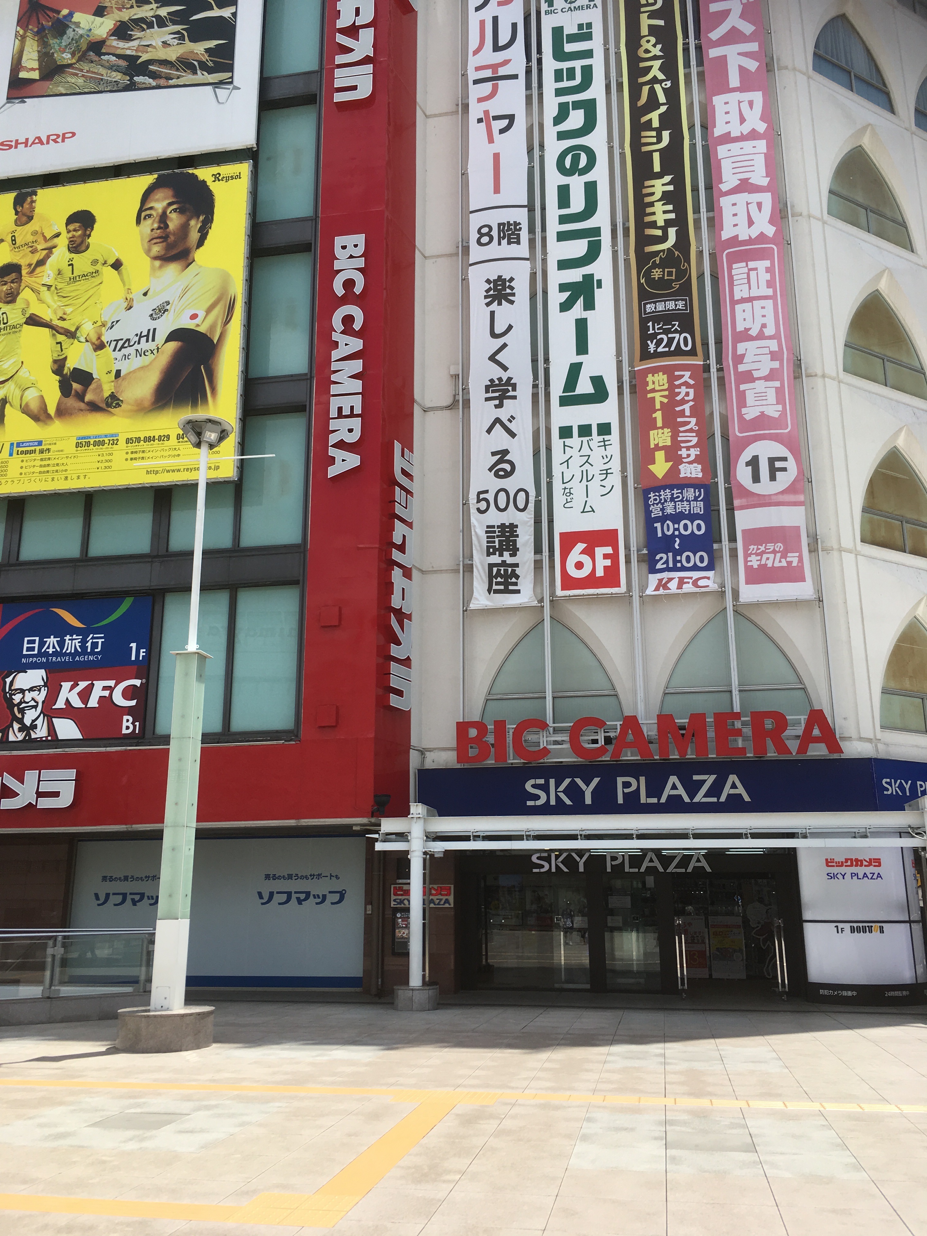 柏駅の前のビックカメラ