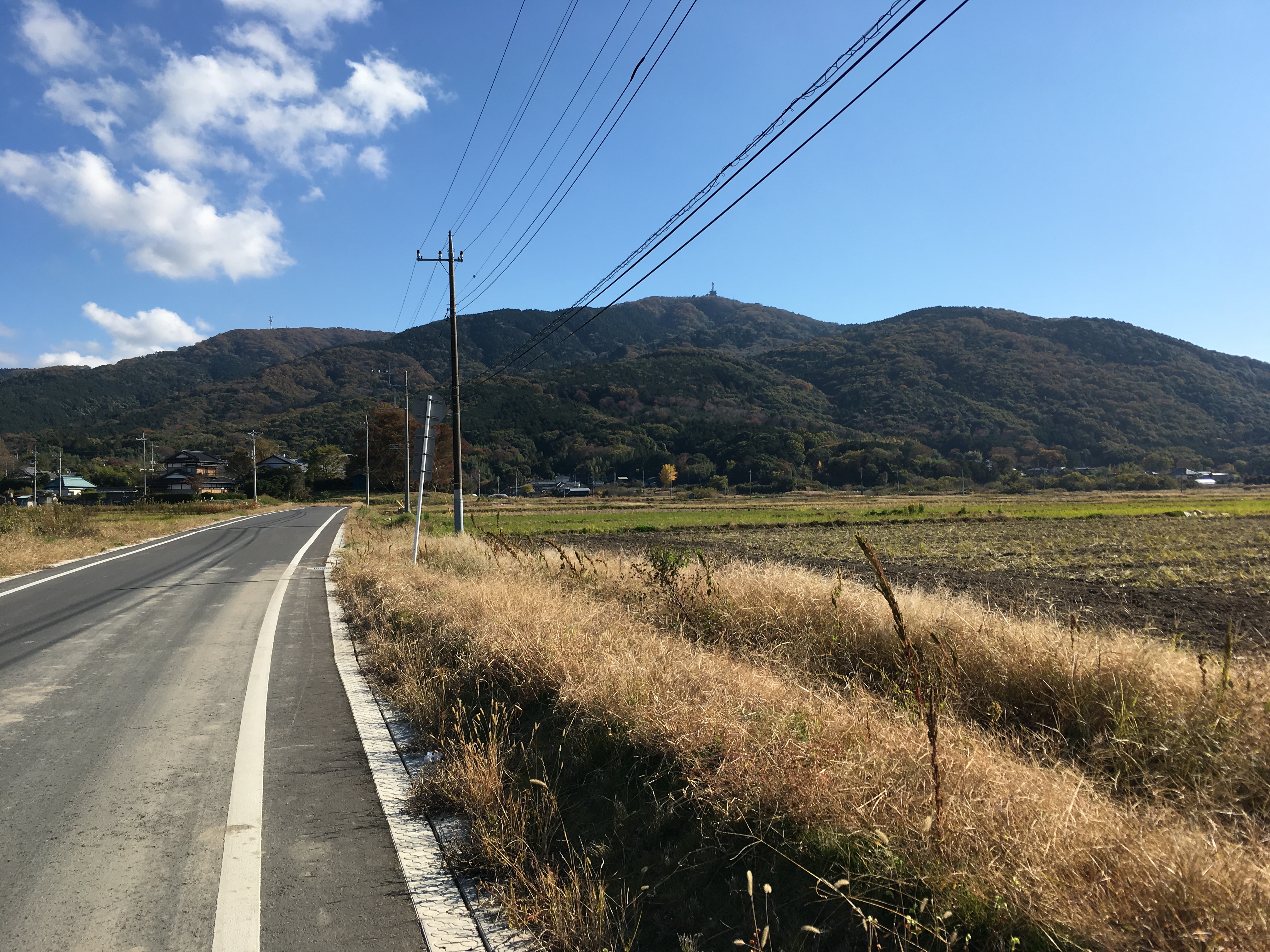 宝篋山　舗装された道路